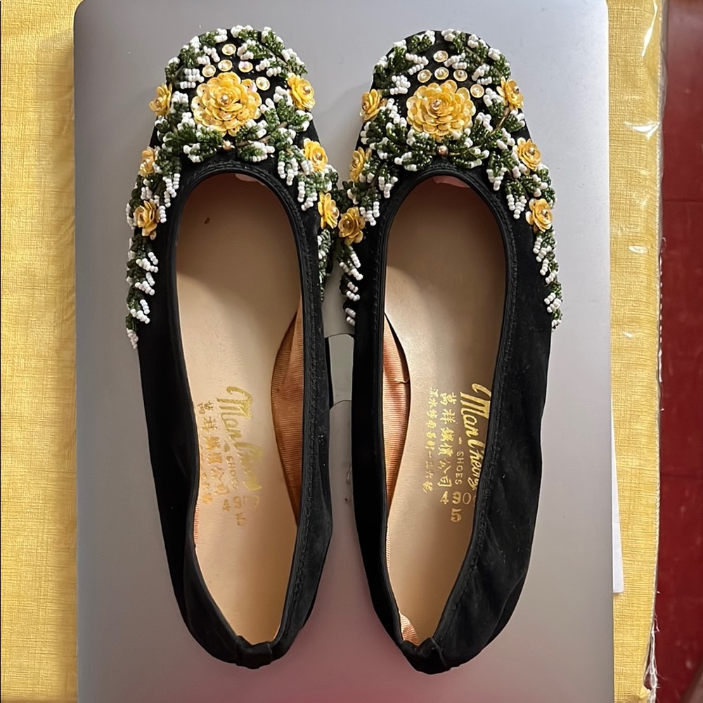 Elegant Black Floral Embellished Flats